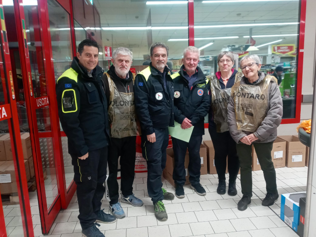 La Protezione Civile di Castelnuovo Belbo a Nizza Monferrato per la raccolta alimentare