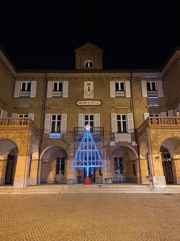 Castelnuovo Belbo: albero di Natale 2020 costruito dai volontari