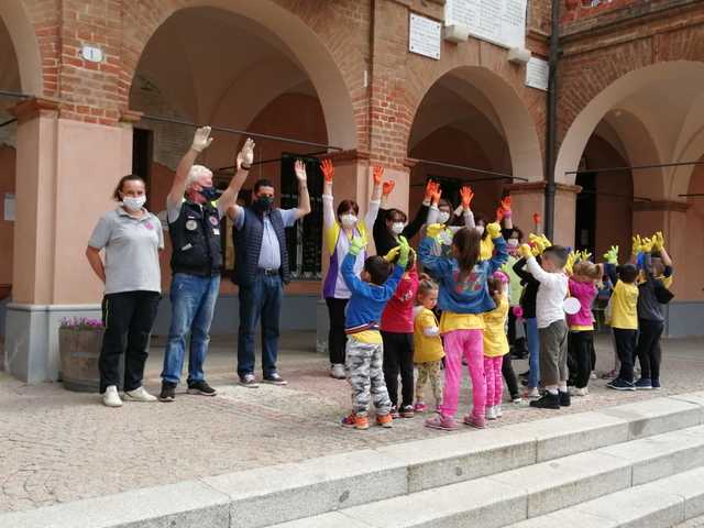 Castelnuovo Belbo con le scuole per la giornata ecologica "voler Bene all'italia"